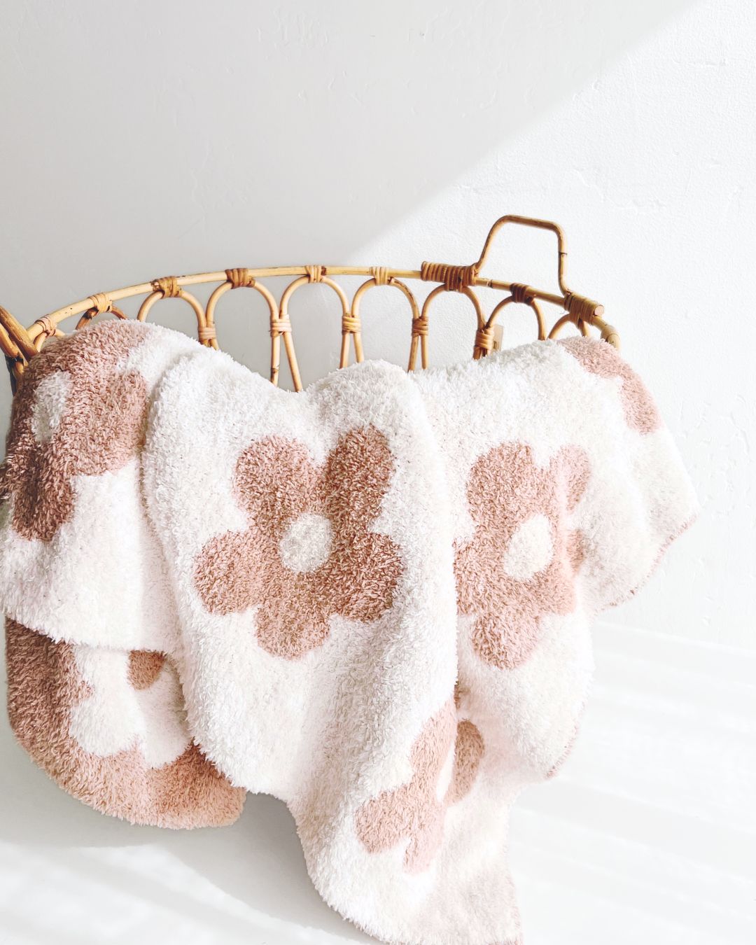 Daisy Fuzzy Blanket | Latte - Tenth &amp; Pine - Plush Blanket - 