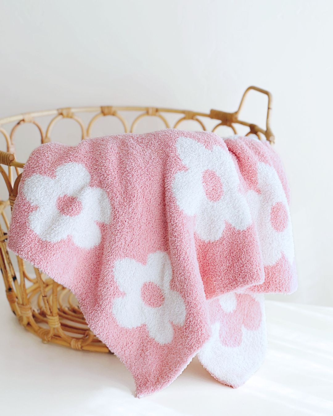 Daisy Fuzzy Blanket | Pink - Tenth &amp; Pine - Plush Blanket - 