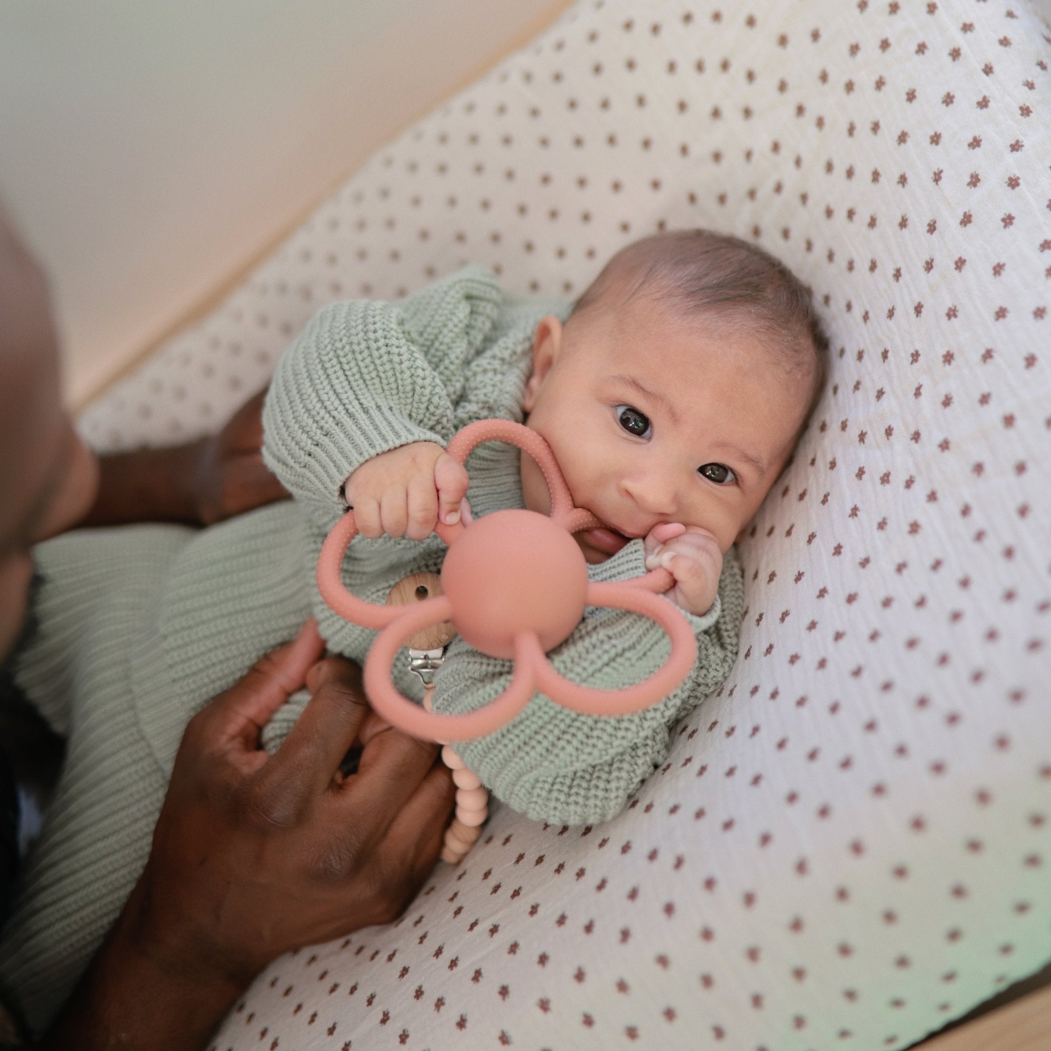 Daisy Rattle Teether - Tenth &amp; Pine - toys - Dusty Rose