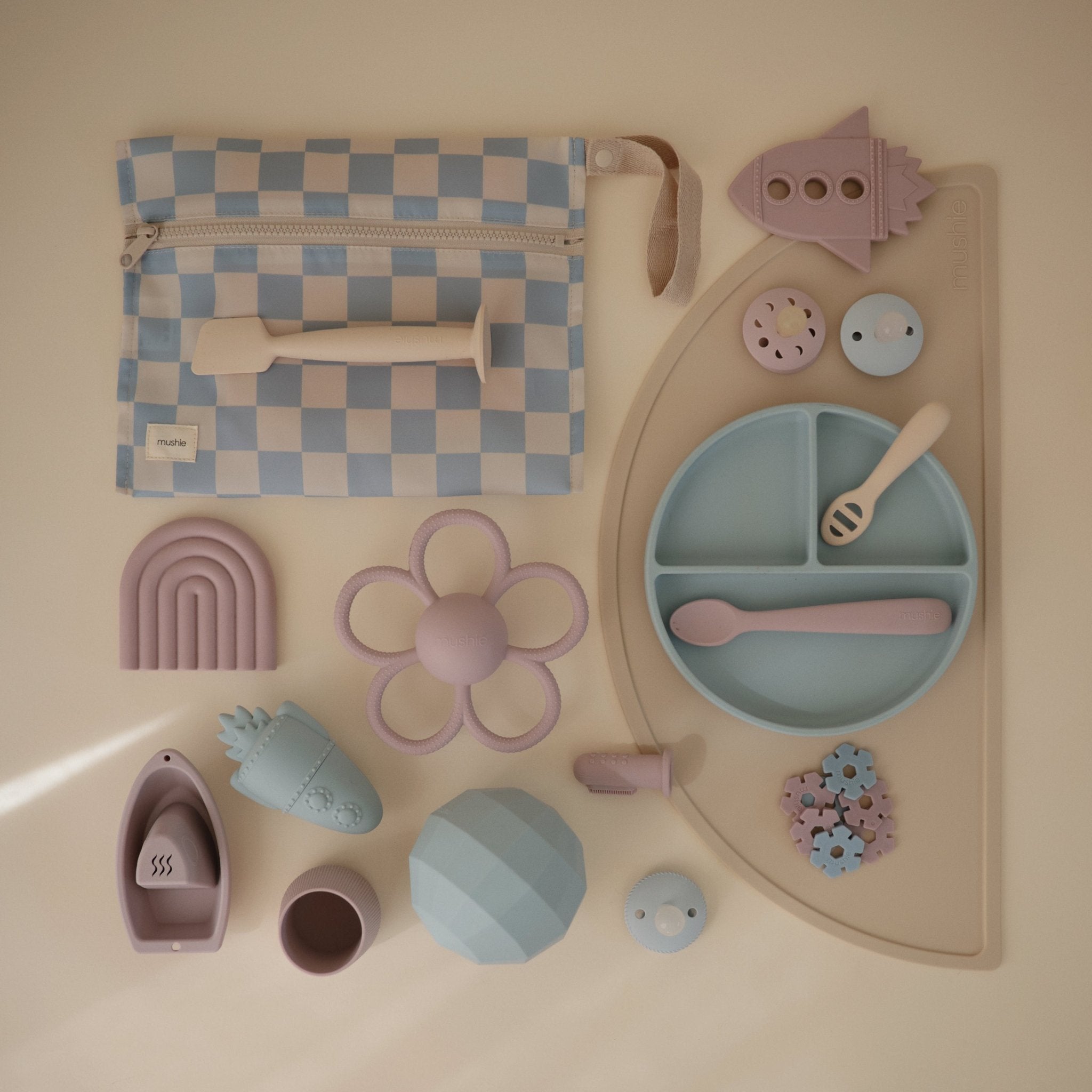 Daisy Rattle Teether - Tenth &amp; Pine - toys - Dusty Rose