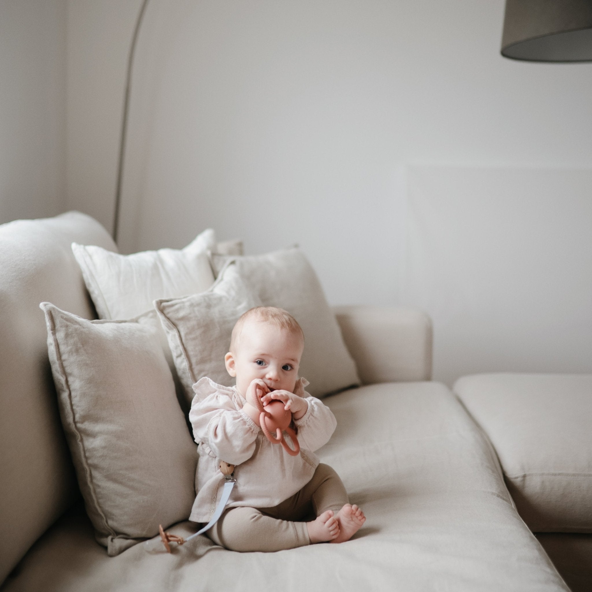 Daisy Rattle Teether - Tenth &amp; Pine - toys - Dusty Rose