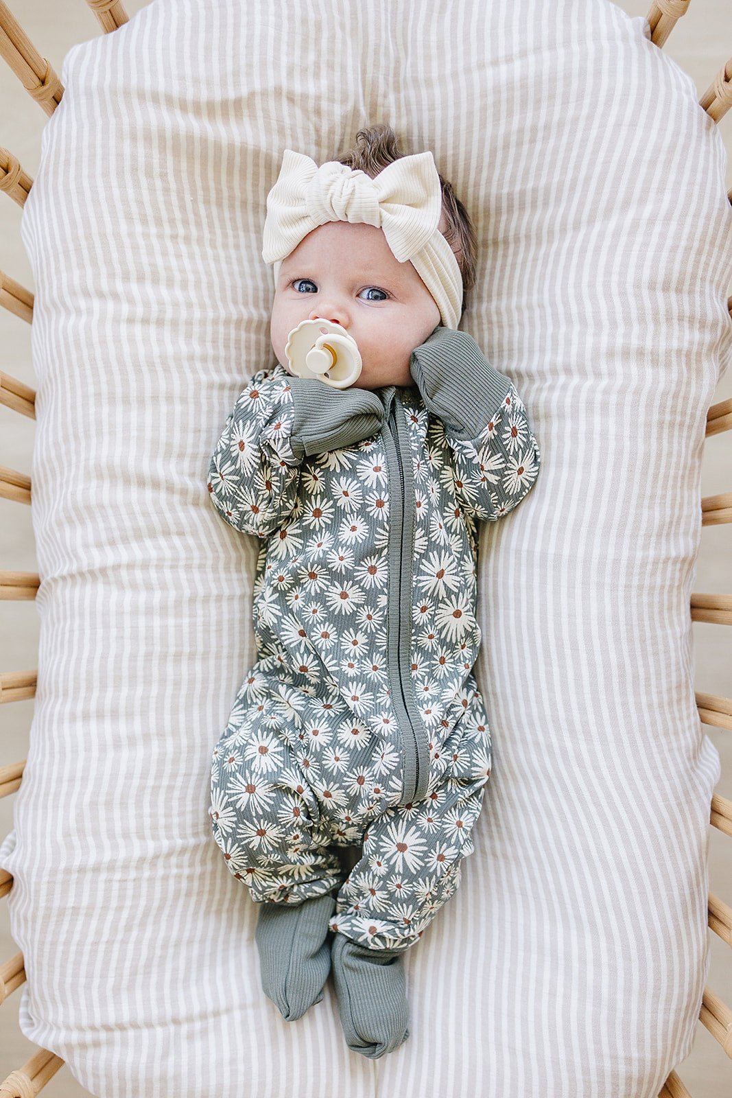 Dark Green Daisy Ribbed Bamboo Zipper - Tenth &amp; Pine - zip rompers - NB - Mebie Baby