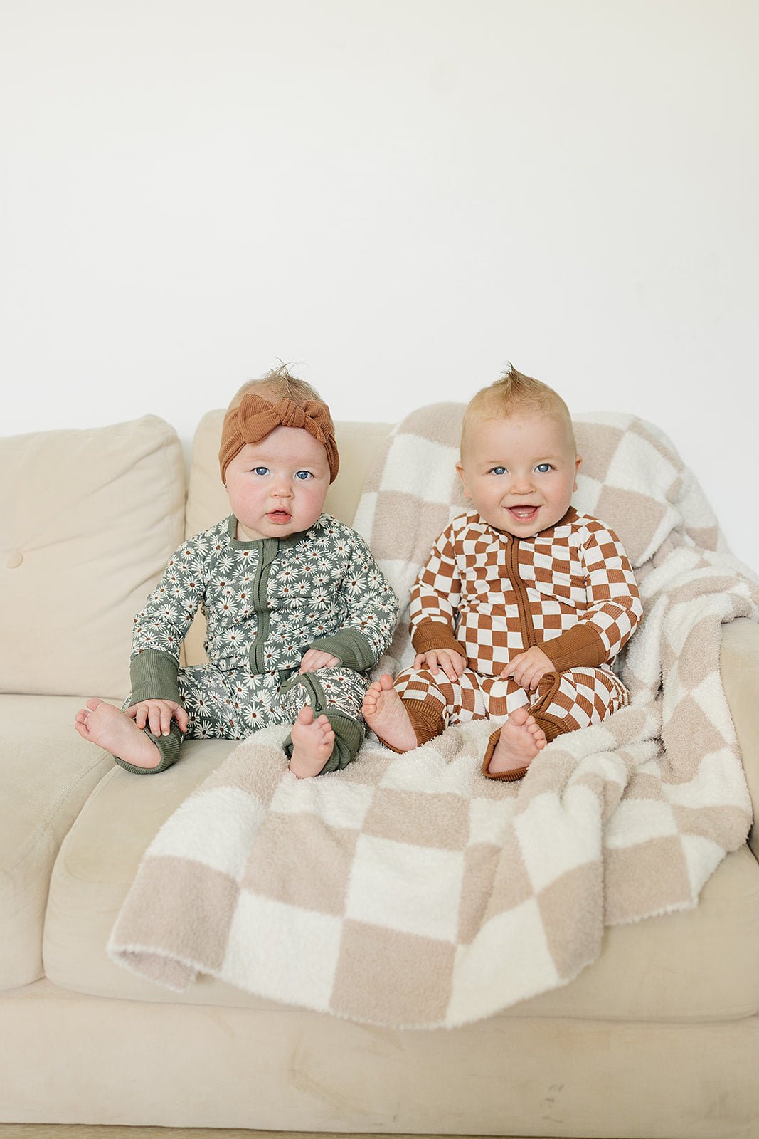 Dark Green Daisy Ribbed Bamboo Zipper - Tenth &amp; Pine - zip rompers - NB - Mebie Baby