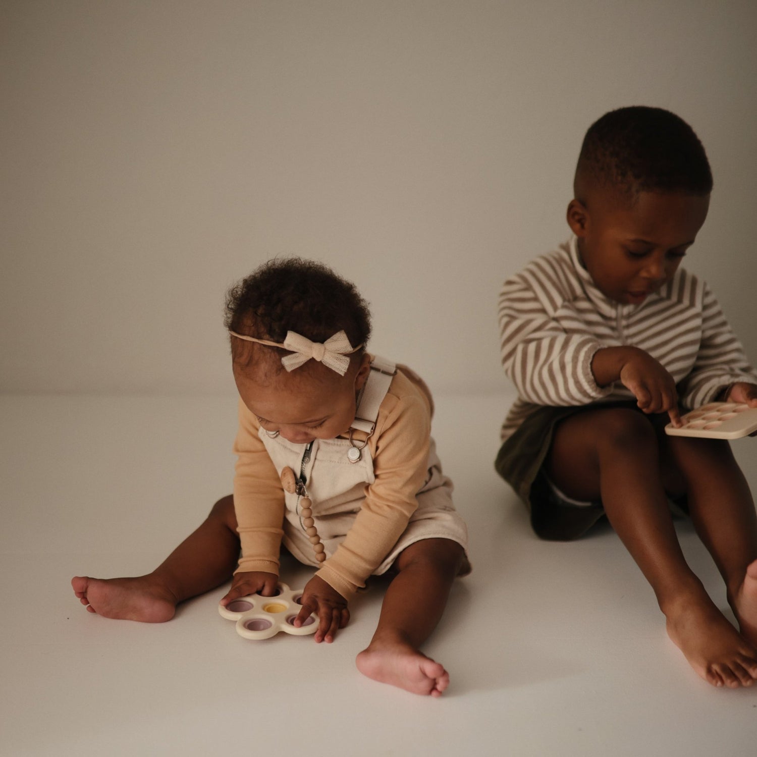 Flower Press Toy - Tenth &amp; Pine - Press Toy - Dried Thyme/Natural/Shifting Sand
