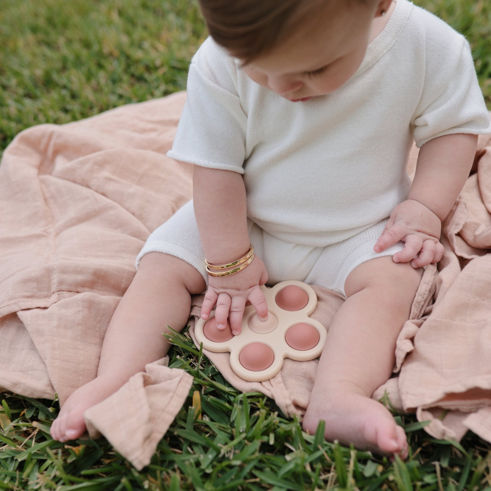 Flower Press Toy - Tenth &amp; Pine - Press Toy - Dried Thyme/Natural/Shifting Sand