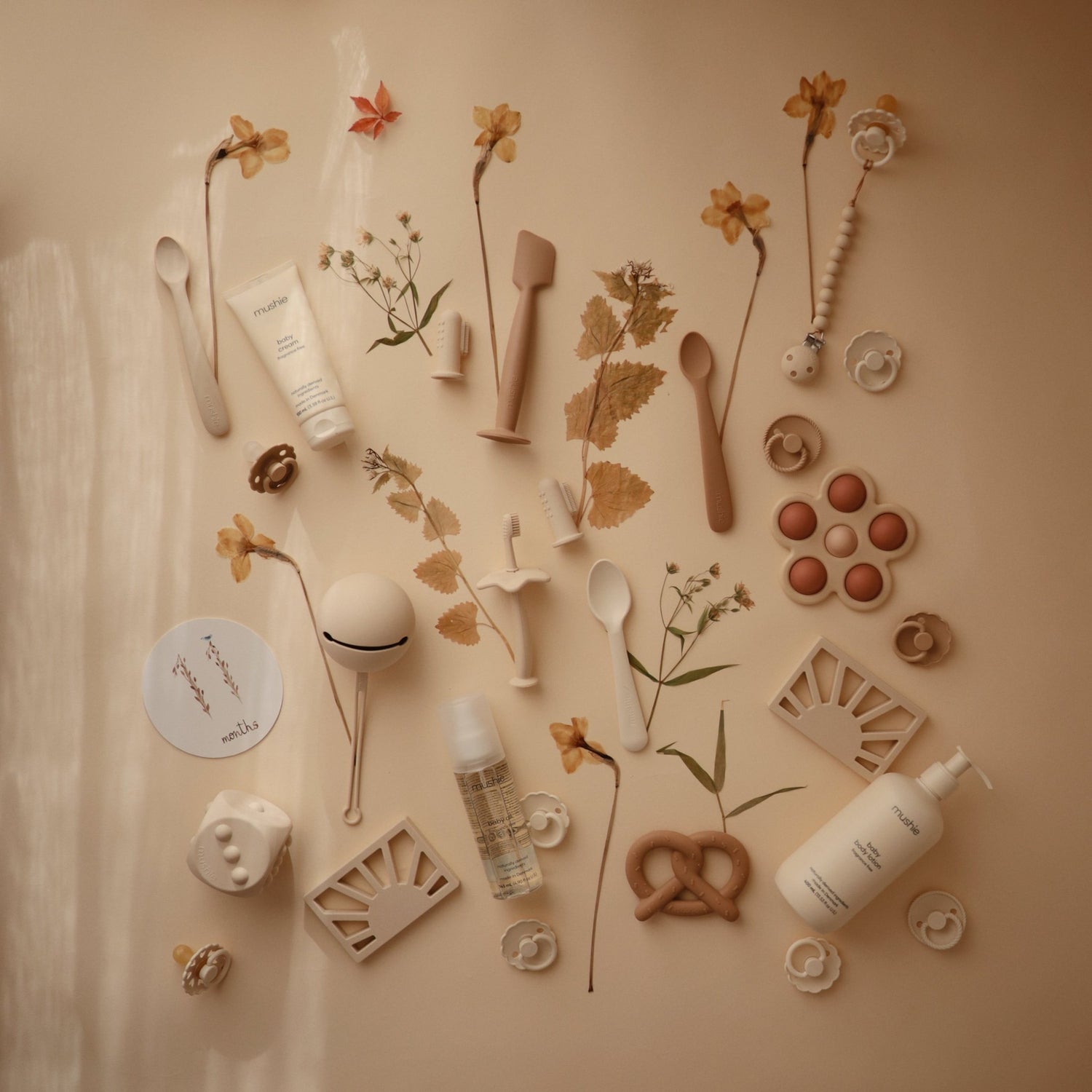 Flower Press Toy - Tenth &amp; Pine - Press Toy - Dried Thyme/Natural/Shifting Sand