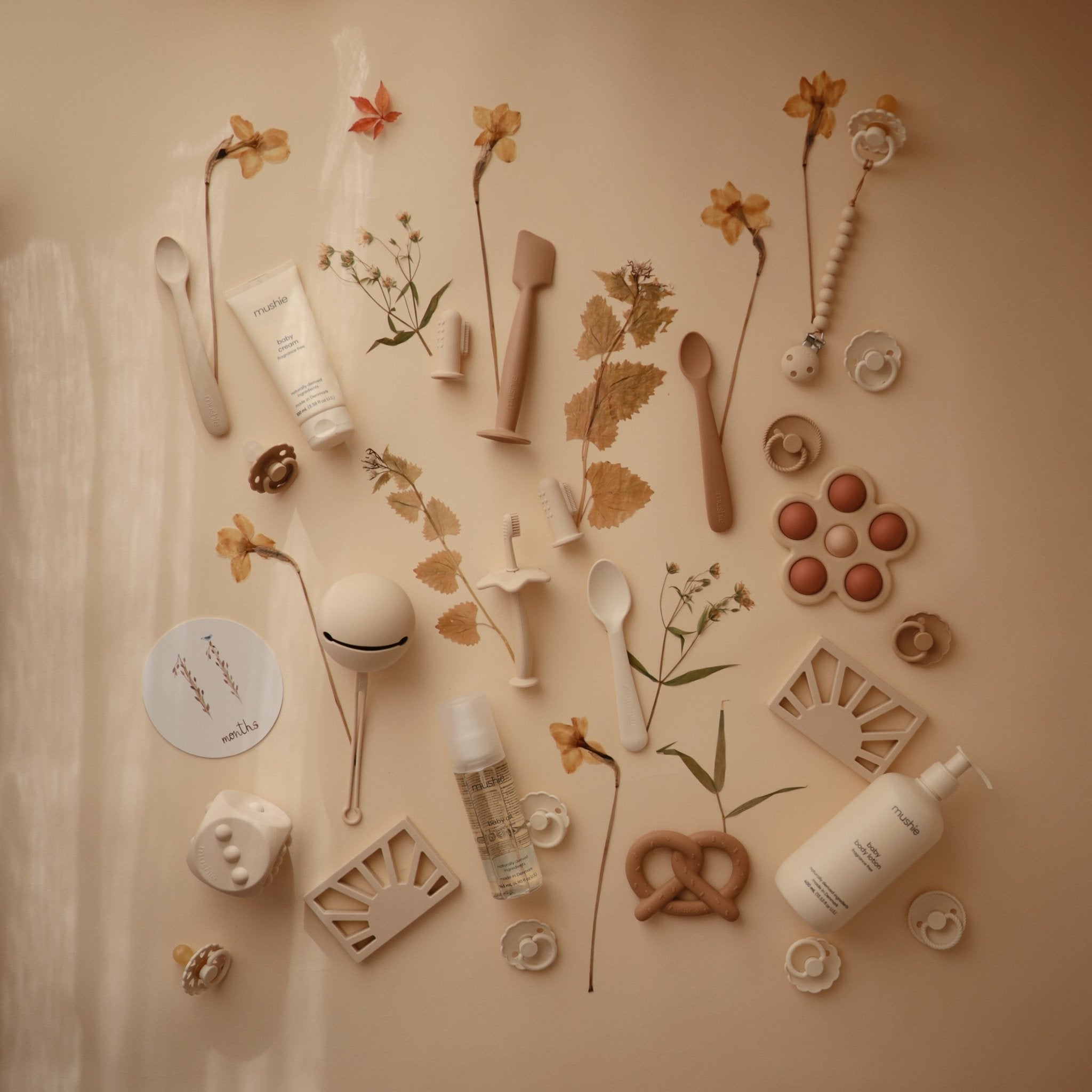 Flower Press Toy - Tenth &amp; Pine - Press Toy - Dried Thyme/Natural/Shifting Sand