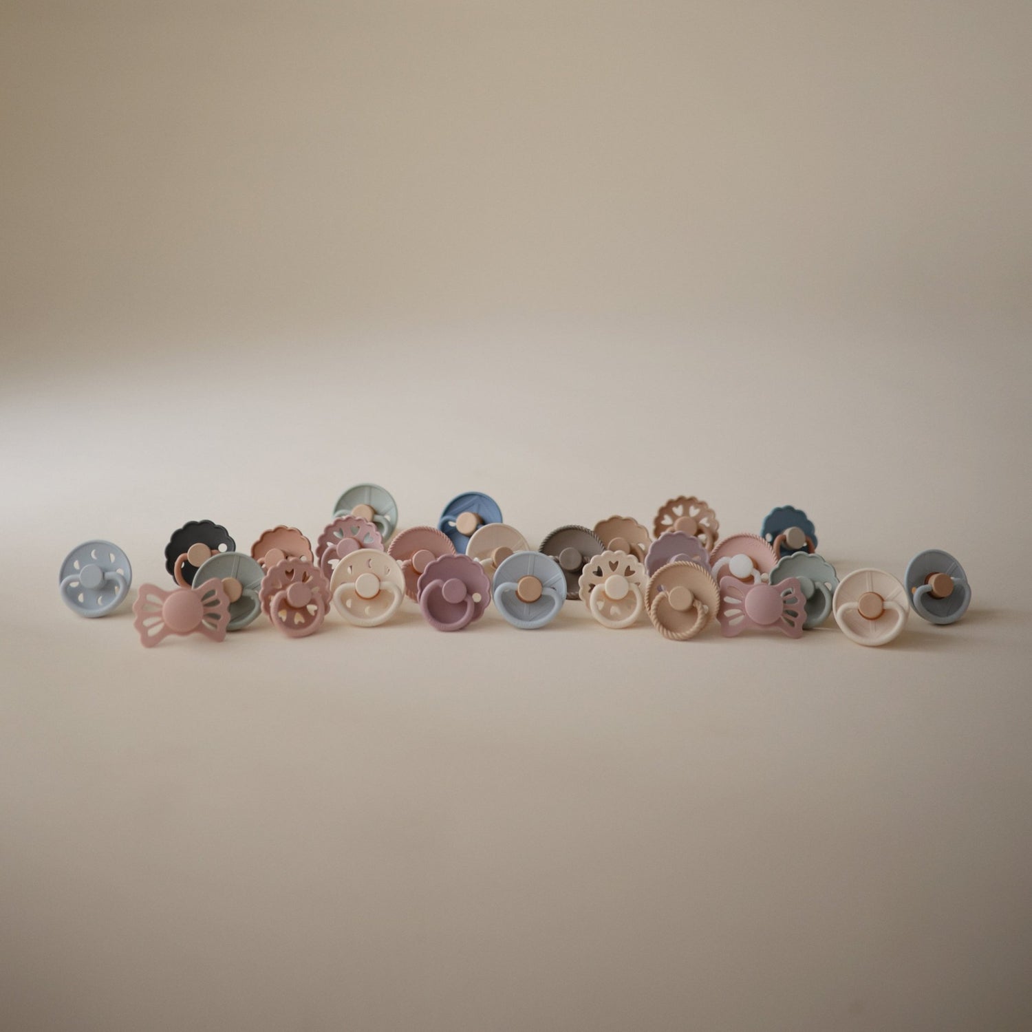 FRIGG Natural Rubber 6 - Pack - Tenth &amp; Pine - FRIGG PACIFIERS - 6 - 18 Months - Endless Sea