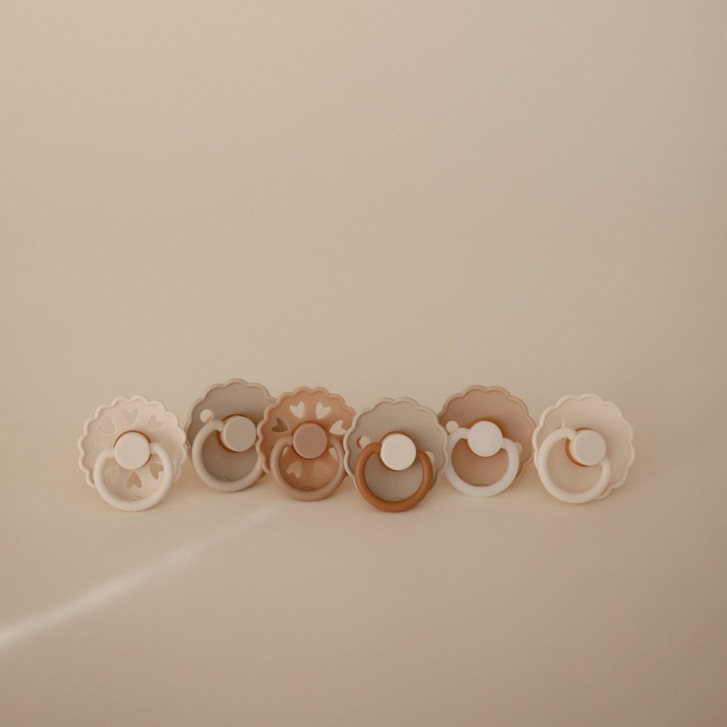 FRIGG Natural Rubber 6 - Pack - Tenth &amp; Pine - FRIGG PACIFIERS - 6 - 18 Months - Endless Sea