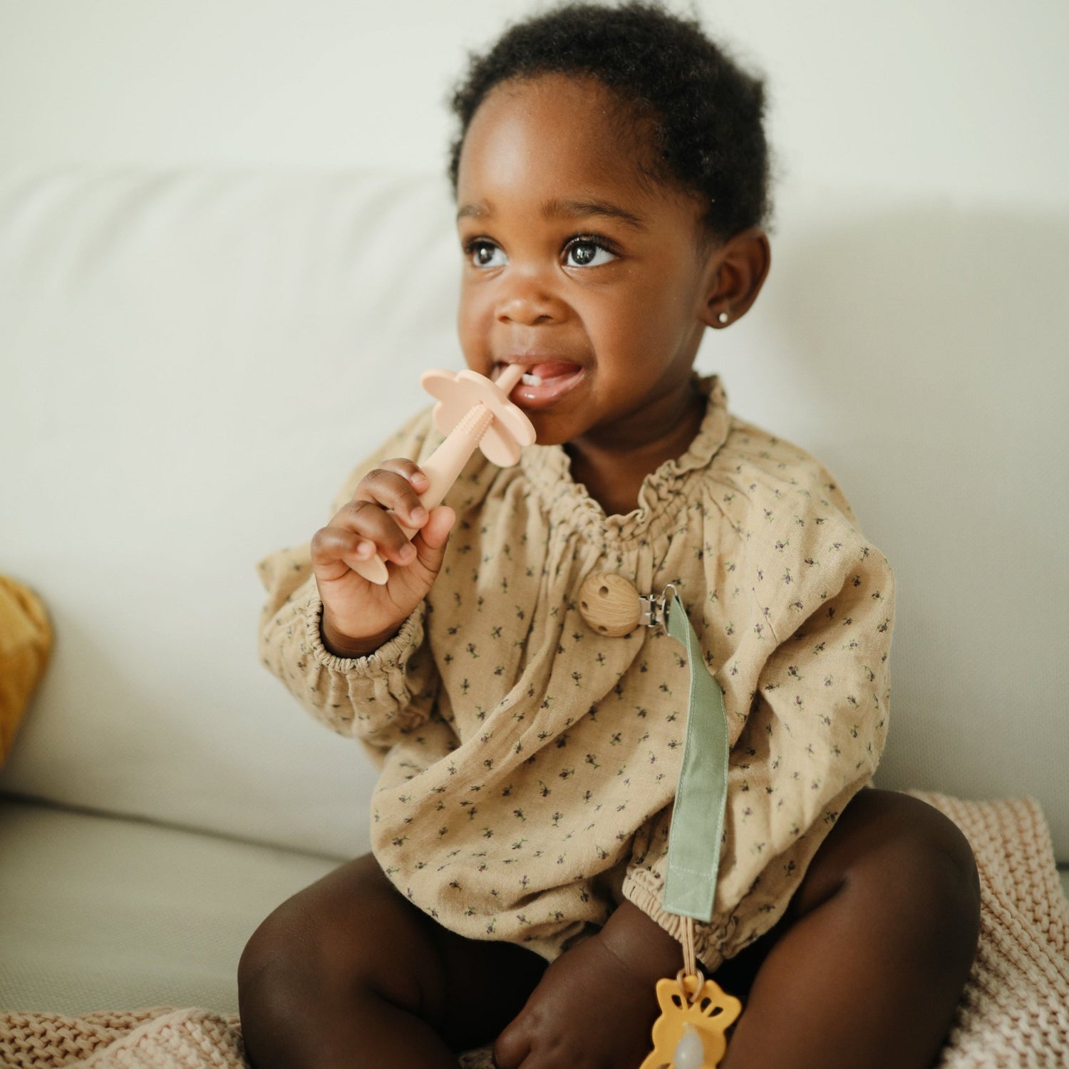 Linen Pacifier Clip 2 - Pack - Tenth &amp; Pine - Pacifier Clip - Olive/Shifting Sand