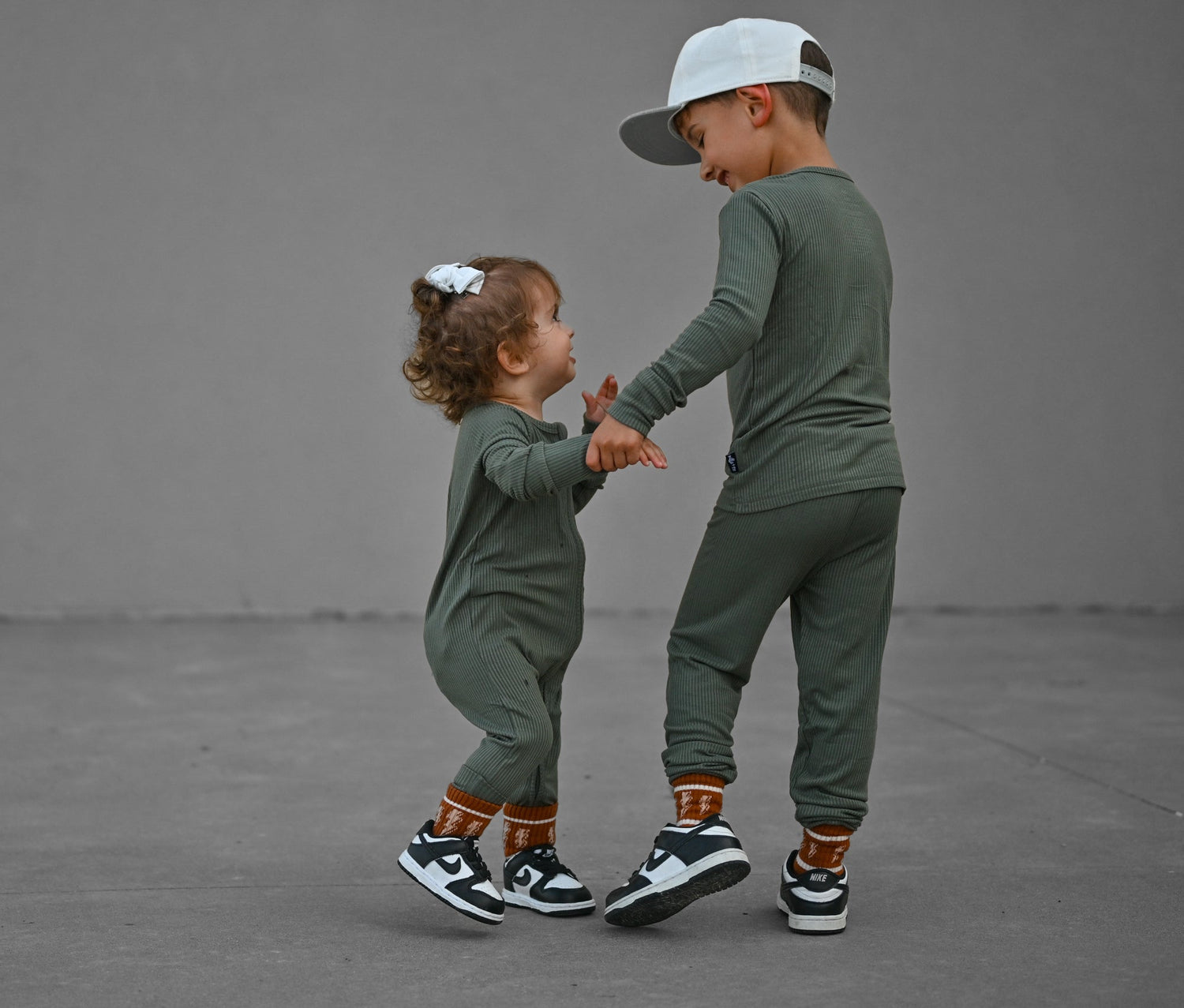 LONG SLEEVE 2 PIECE SETS - Moss Ribbed - Tenth &amp; Pine - Bamboo 2 Piece PJ - RIB - 12/18m