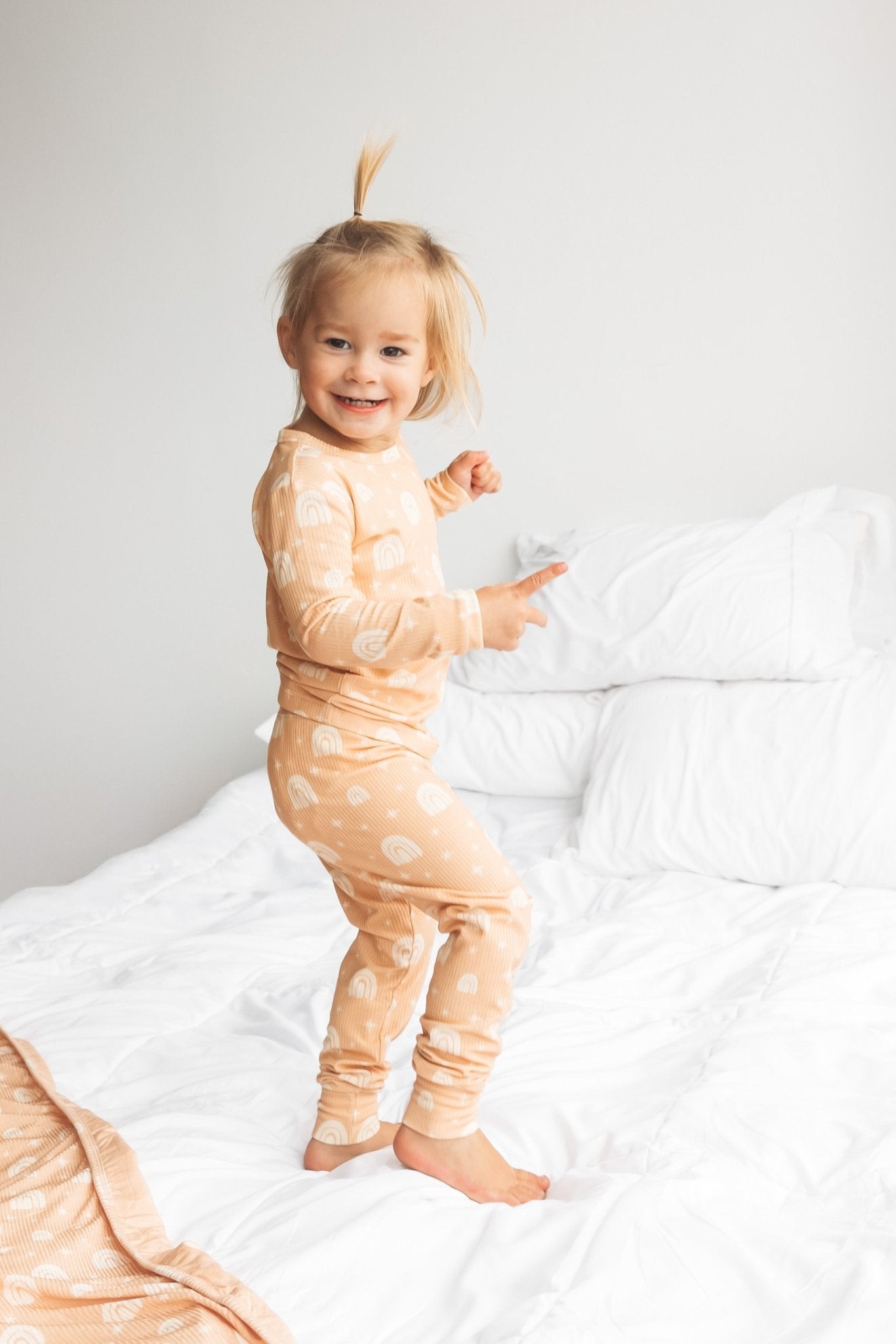 LONG SLEEVE 2 PIECE SETS - Rainbow Ribbed - Tenth &amp; Pine - Bamboo 2 Piece PJ - RIB - 12/18m