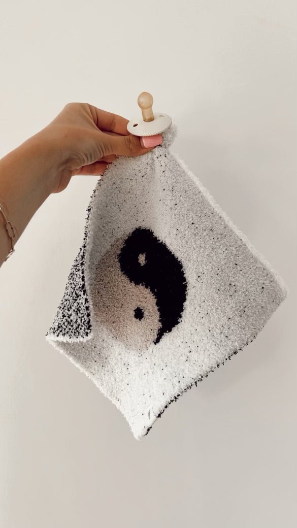 Lovey | Yin - Yang Black & White - Tenth & Pine - 