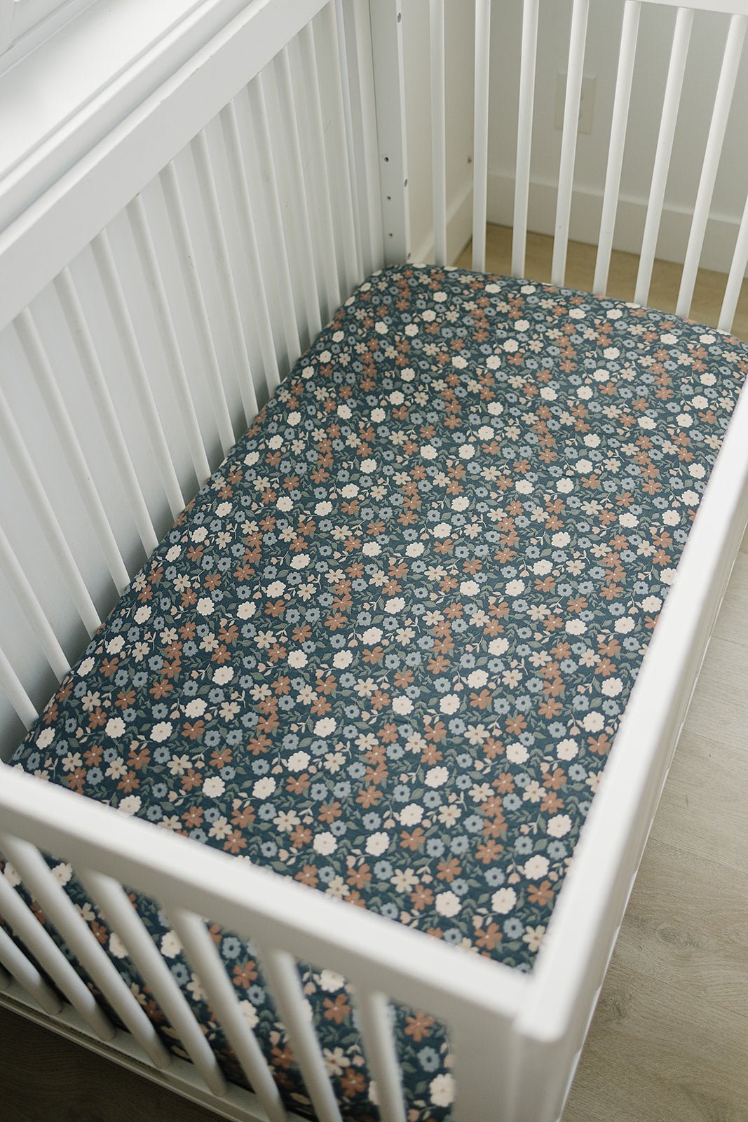 Midnight Floral Muslin Crib Sheet - Tenth &amp; Pine - 