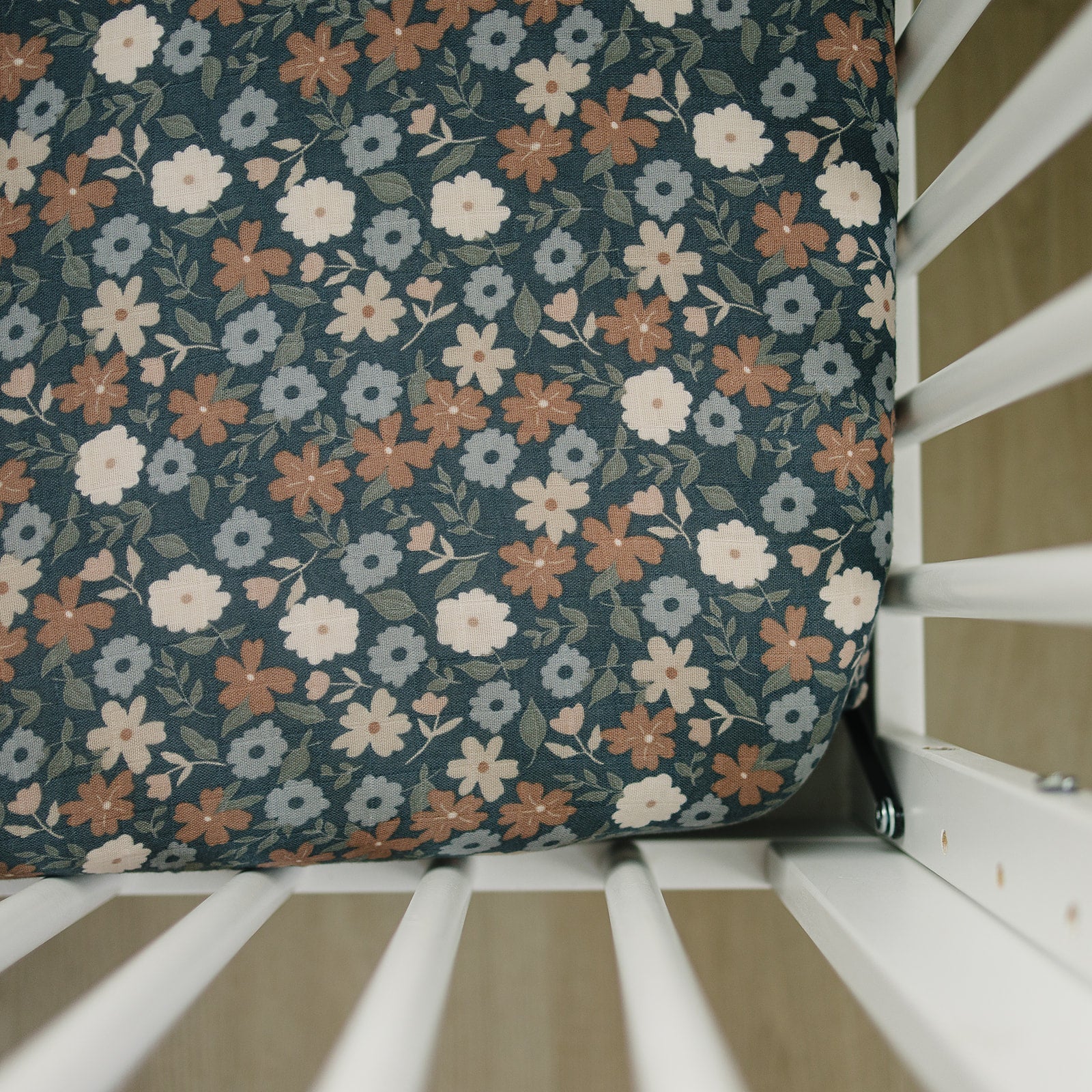 Midnight Floral Muslin Crib Sheet - Tenth &amp; Pine - 