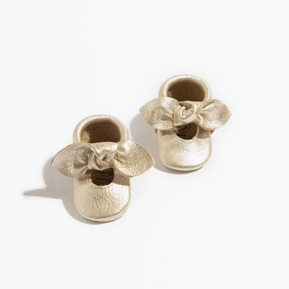 Newborn Platinum Knotted Bow Baby Shoe - Tenth &amp; Pine - Knotted Bow Mocc - Soft Sole - Newborn