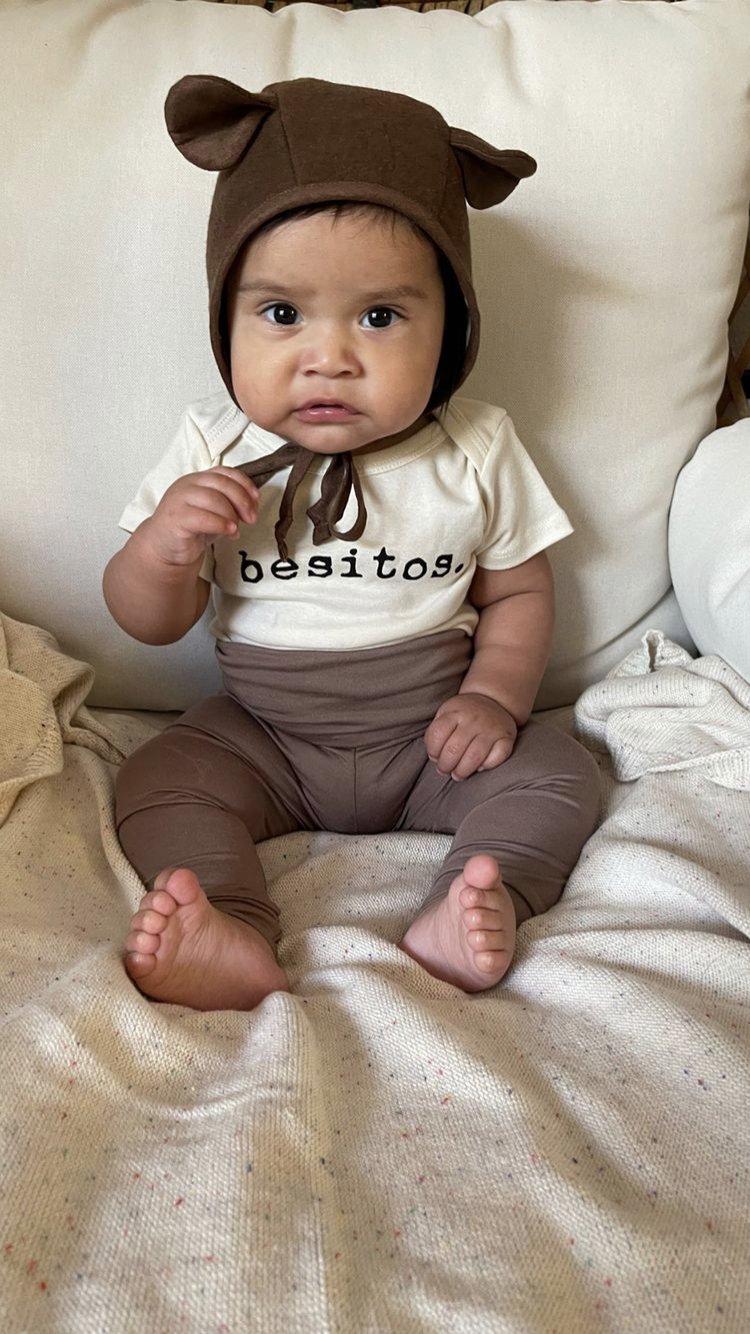 Organic Cotton Bodysuit - Besitos - Tenth &amp; Pine - Short Sleeve Onesie