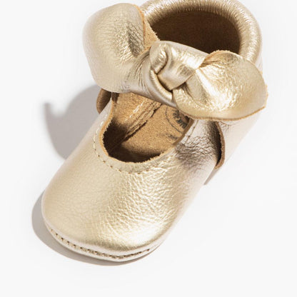 Platinum Knotted Bow Baby Shoe - Tenth &amp; Pine - Knotted Bow Mocc - Soft Sole - Newborn