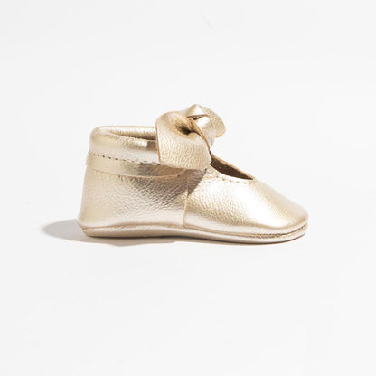 Platinum Knotted Bow Baby Shoe - Tenth &amp; Pine - Knotted Bow Mocc - Soft Sole - Newborn