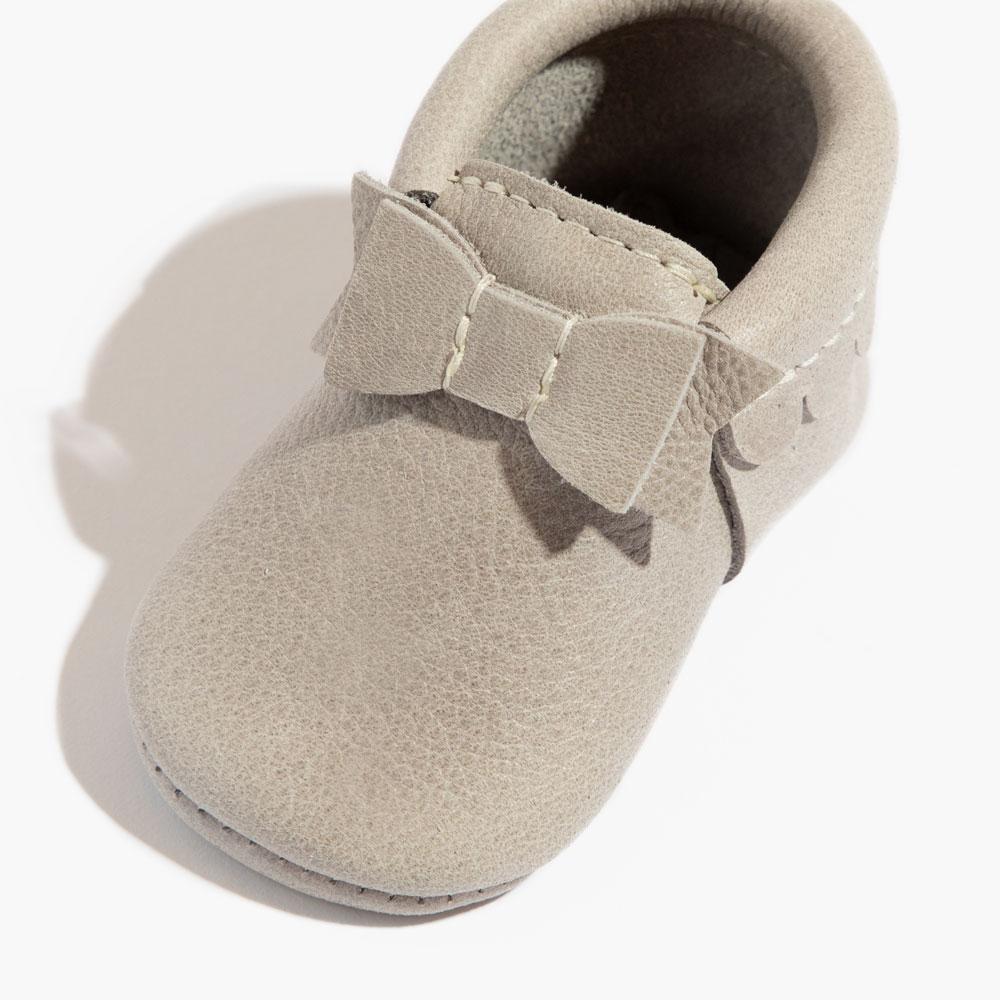 Salt Flats Bow Baby Shoe - Tenth &amp; Pine - Bow Mocc - Soft Sole - 1