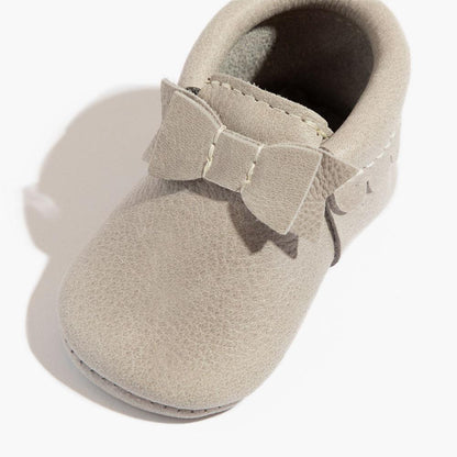 Salt Flats Bow Baby Shoe - Tenth &amp; Pine - Bow Mocc - Soft Sole - 1