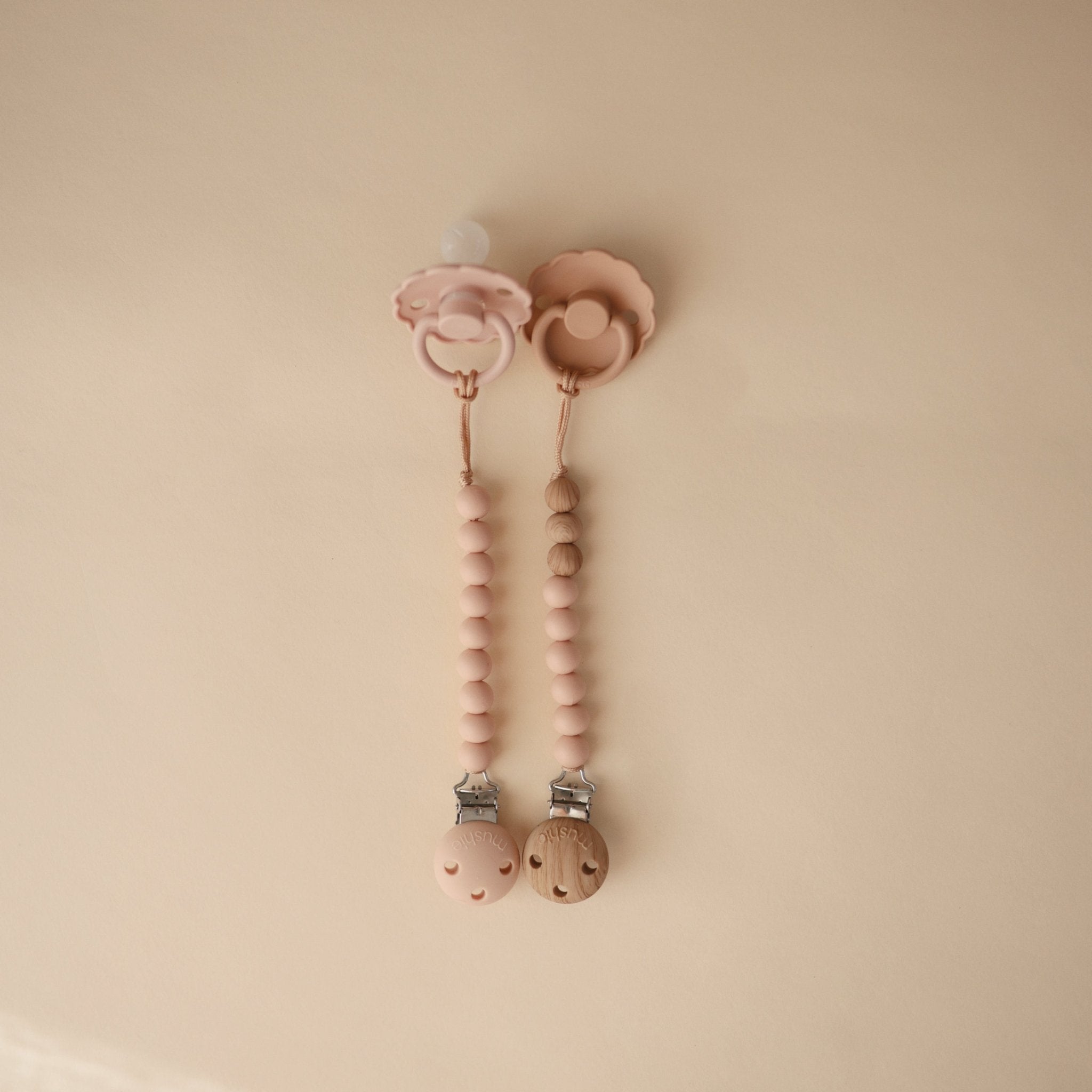 Silicone Pacifier Clip | Hera - Tenth &amp; Pine - Pacifier Clip - Tradewinds