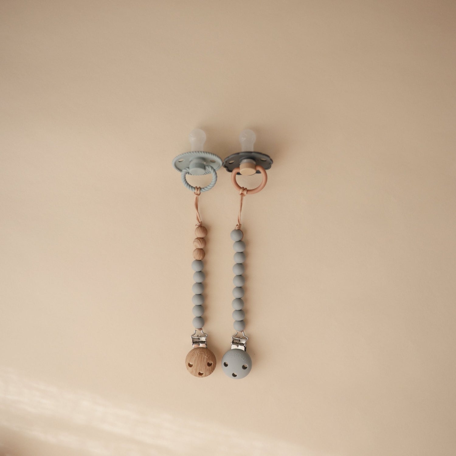 Silicone Pacifier Clip | Hera - Tenth &amp; Pine - Pacifier Clip - Tradewinds