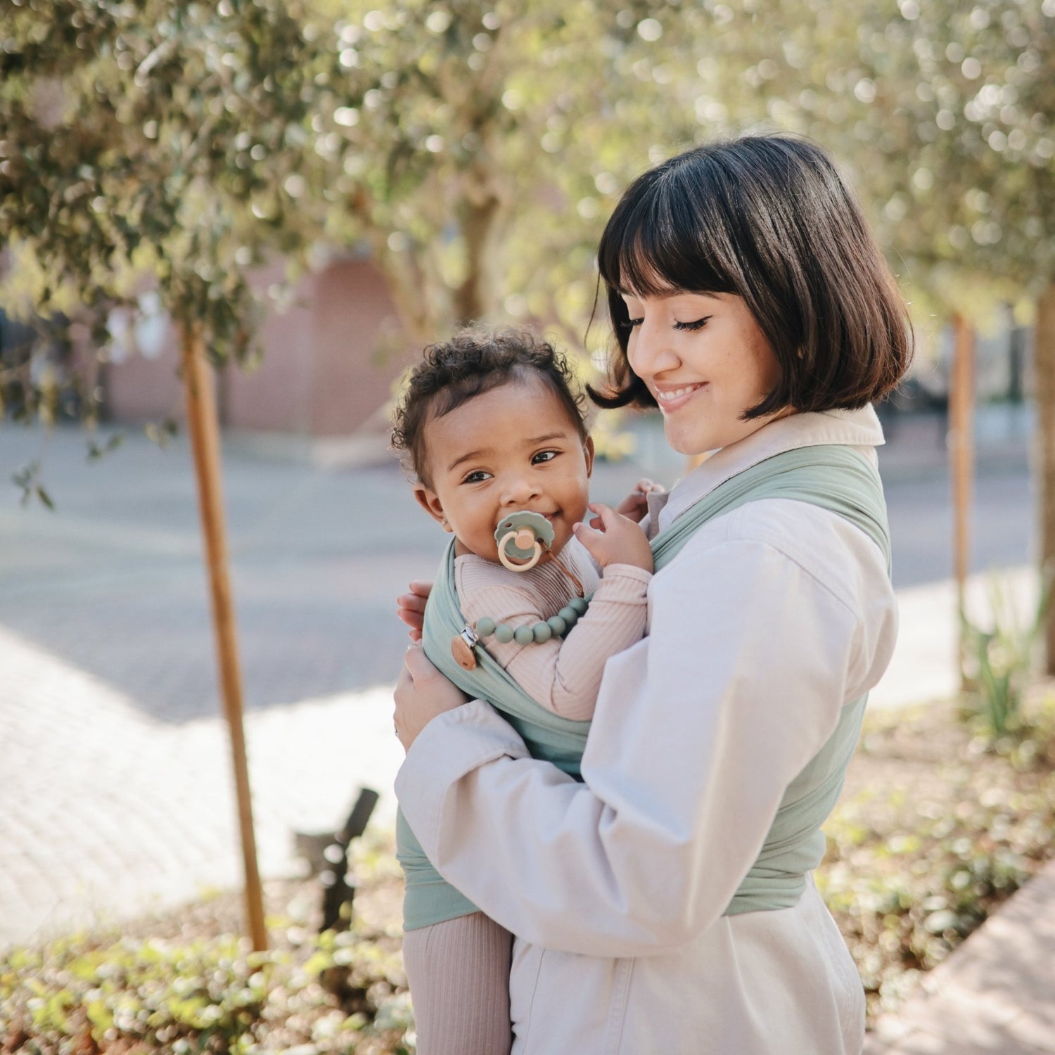 Silicone Pacifier Clip | Hera - Tenth &amp; Pine - Pacifier Clip - Tradewinds