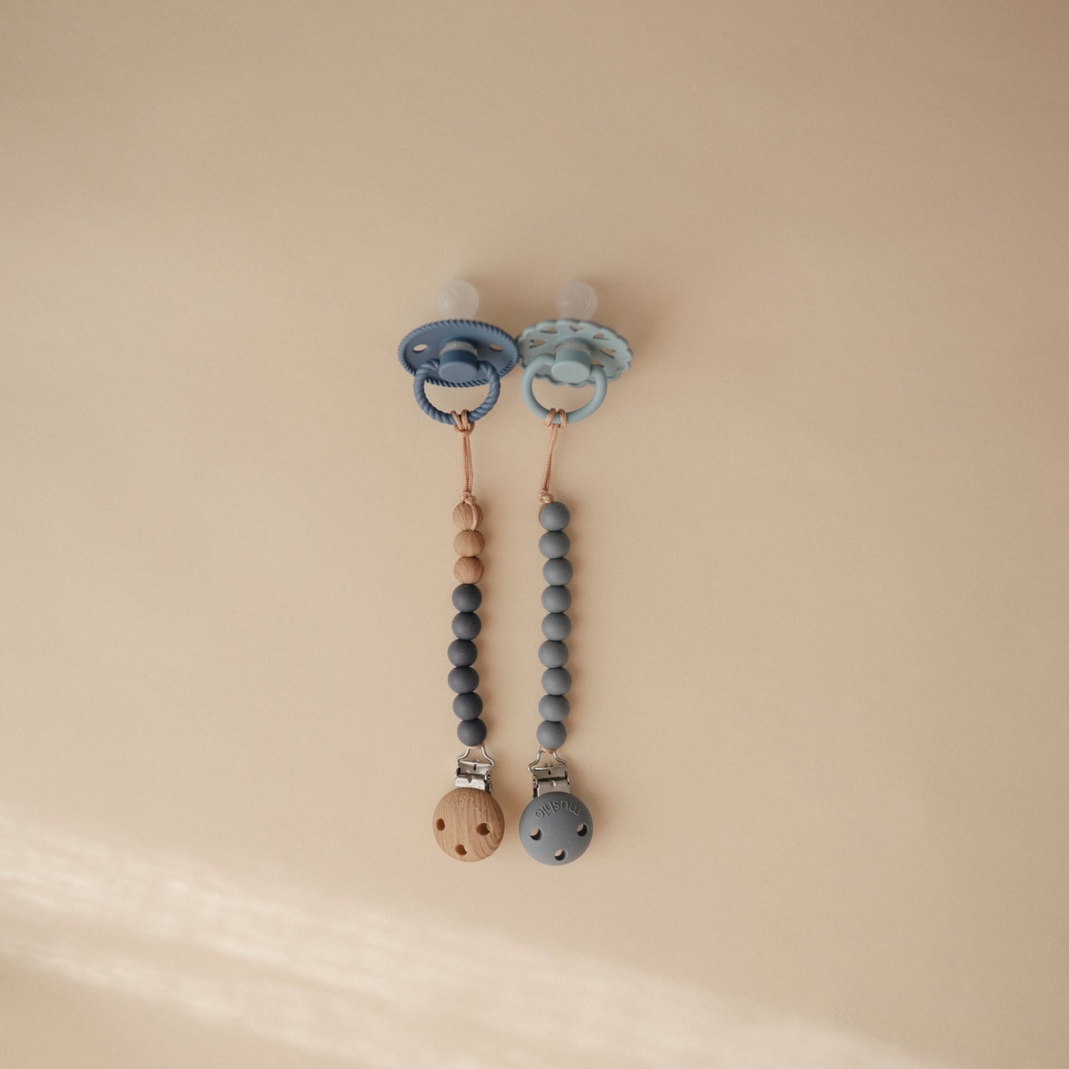 Silicone Pacifier Clip | Hera - Tenth &amp; Pine - Pacifier Clip - Tradewinds