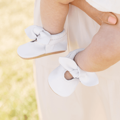 Toasted Bright White Knotted Bow Baby Shoe - Tenth &amp; Pine - Knotted Bow Mocc - Soft Sole - 1