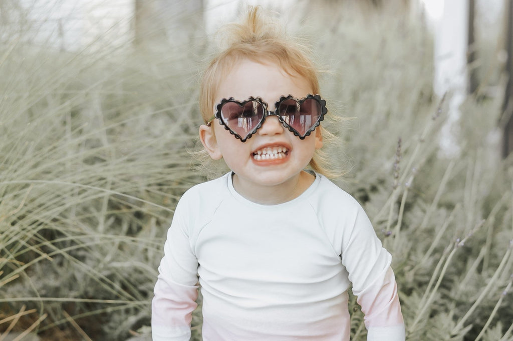 anti uv protection baby kids toddler childrens children's sunglasses sunnies in black heart shaped vintage glasses